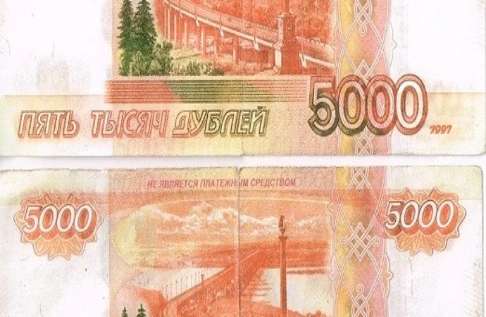{Na przejściu granicznym w Grzechotkach zatrzymano Rosjanina z fałszywymi banknotami.}